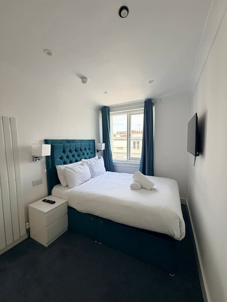 The Gate Hotel 1