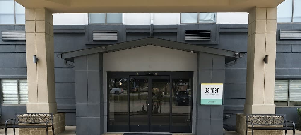 Grander Inn & Suites by IHG 1