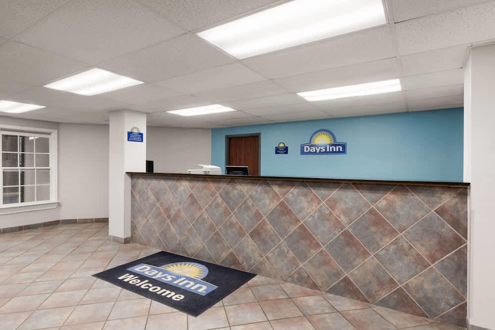 Days Inn by Wyndham Phenix City Near Fort Benning 1