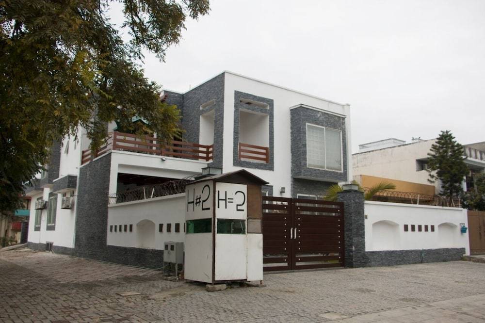 Crosswinds Guest House 1