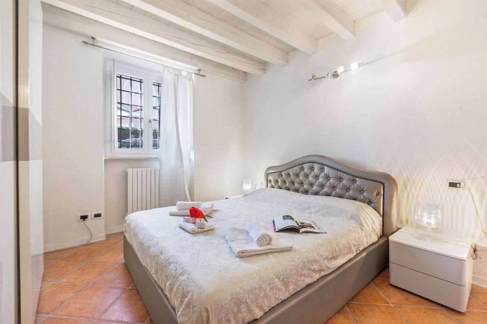 Magnolia House: Sirmione Apt for 4 With Shared Pool 1