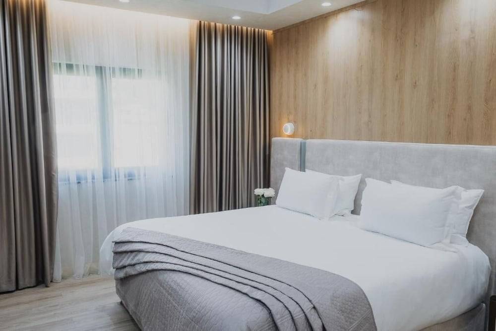 GREAT WHITE HOTEL 2