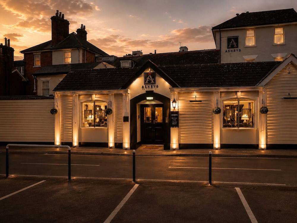 Ashbys Accommodation & Spa hire 1