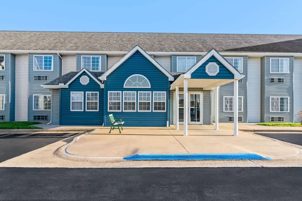 Microtel Inn & Suites by Wyndham Joplin 1