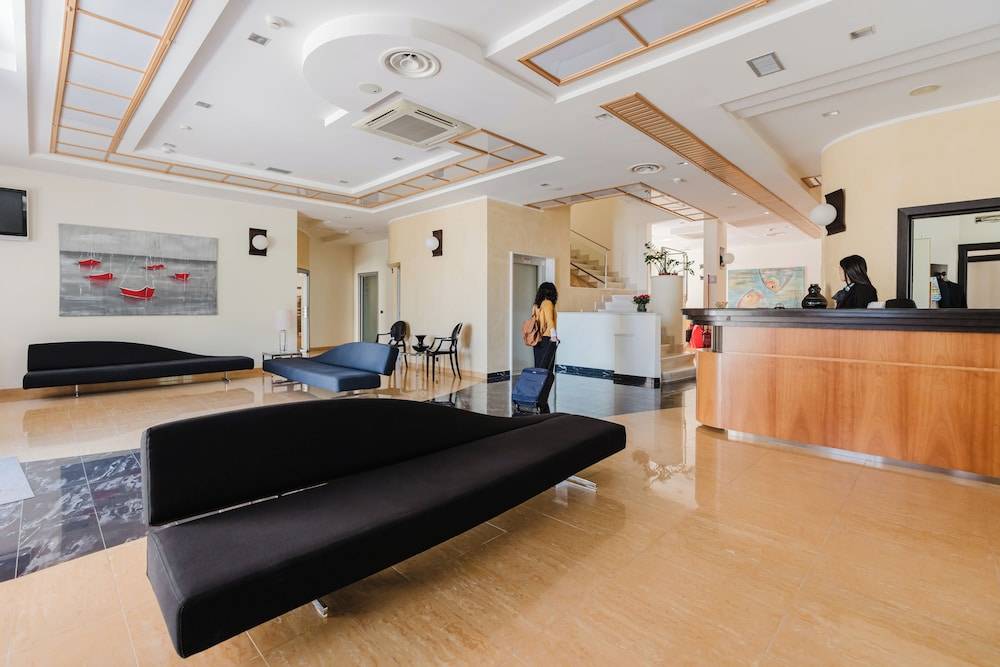 Cerri Hotel 2