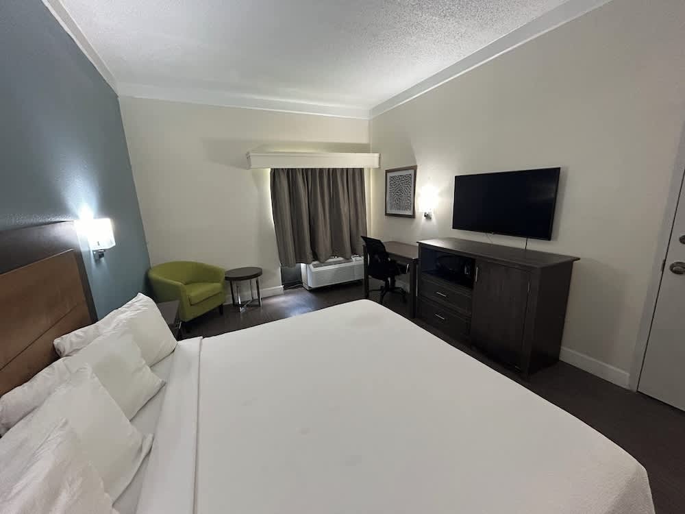 Spark By Hilton Fort Myers 2