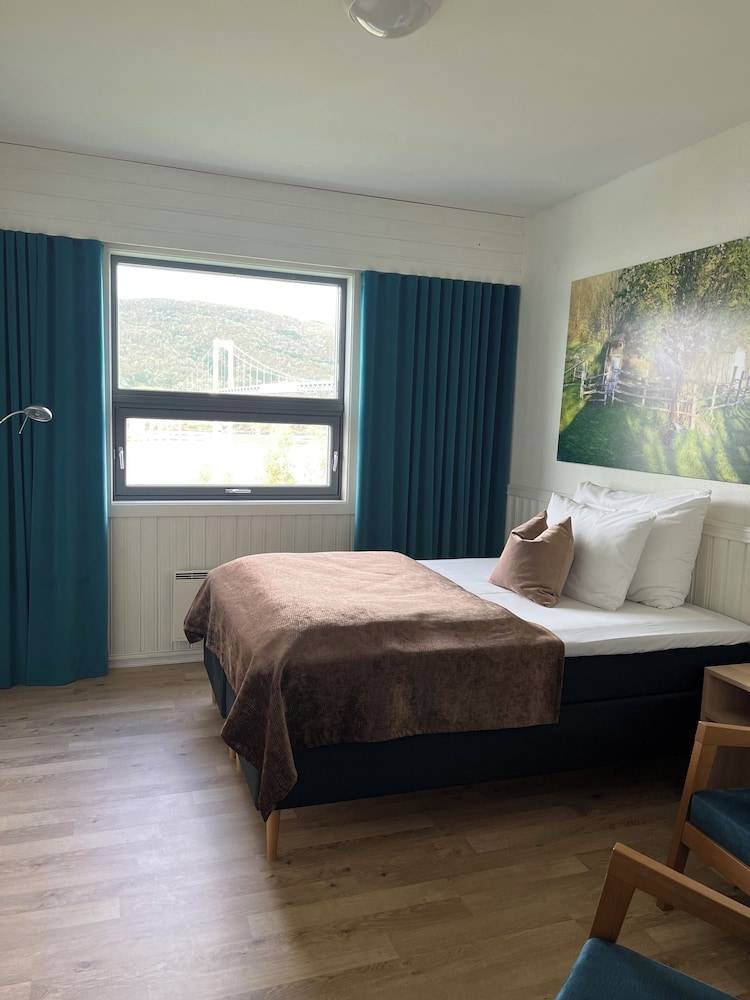 Tjeldsundbrua Hotel 2