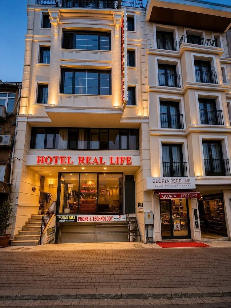 Hotel Real Life 1