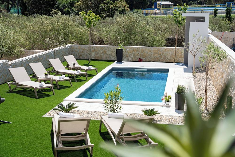 Salt & Stone - apartment with private pool 1