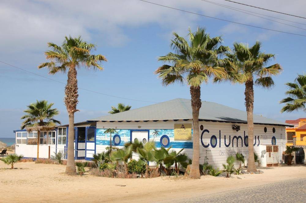 Leme Bedje - Two bedroom, Pool, WiFi & Beachfront 2