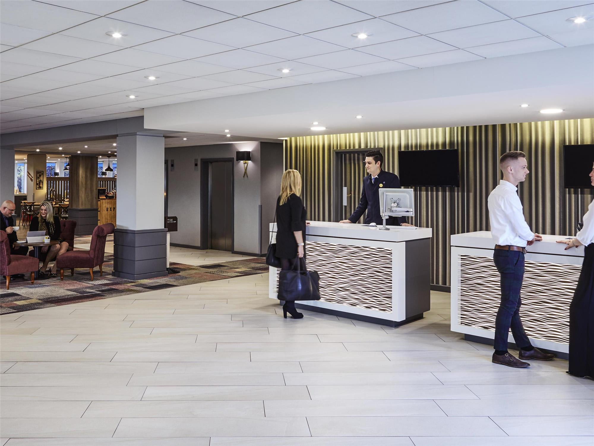 Novotel Wolverhampton City Centre 1