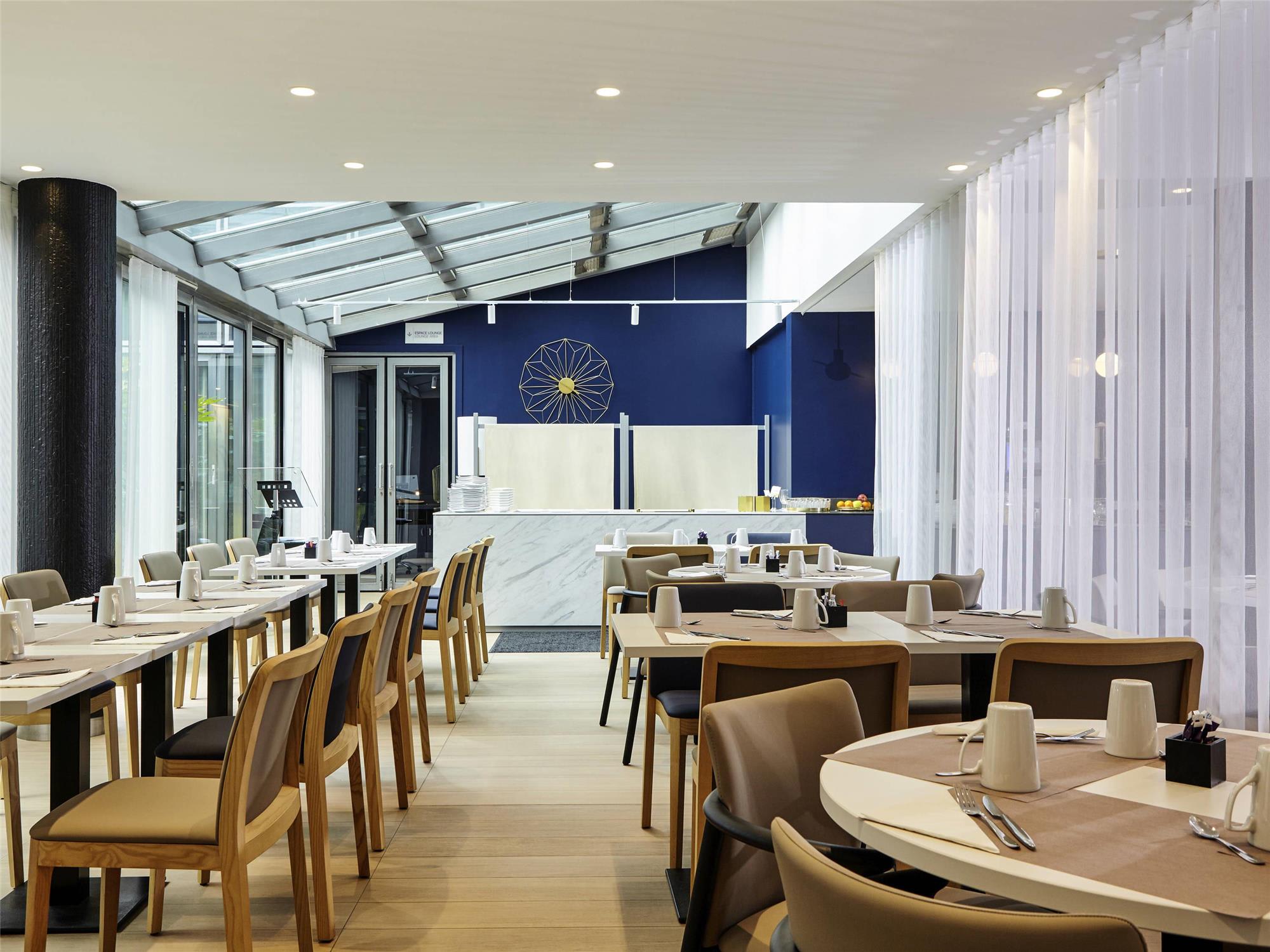 Mercure Paris la Défense Grande Arche 1
