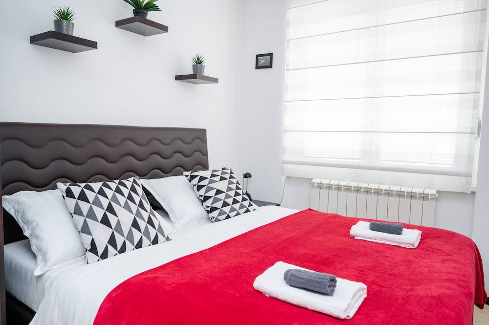 Bright 1BDR Apartment in the City Center 1