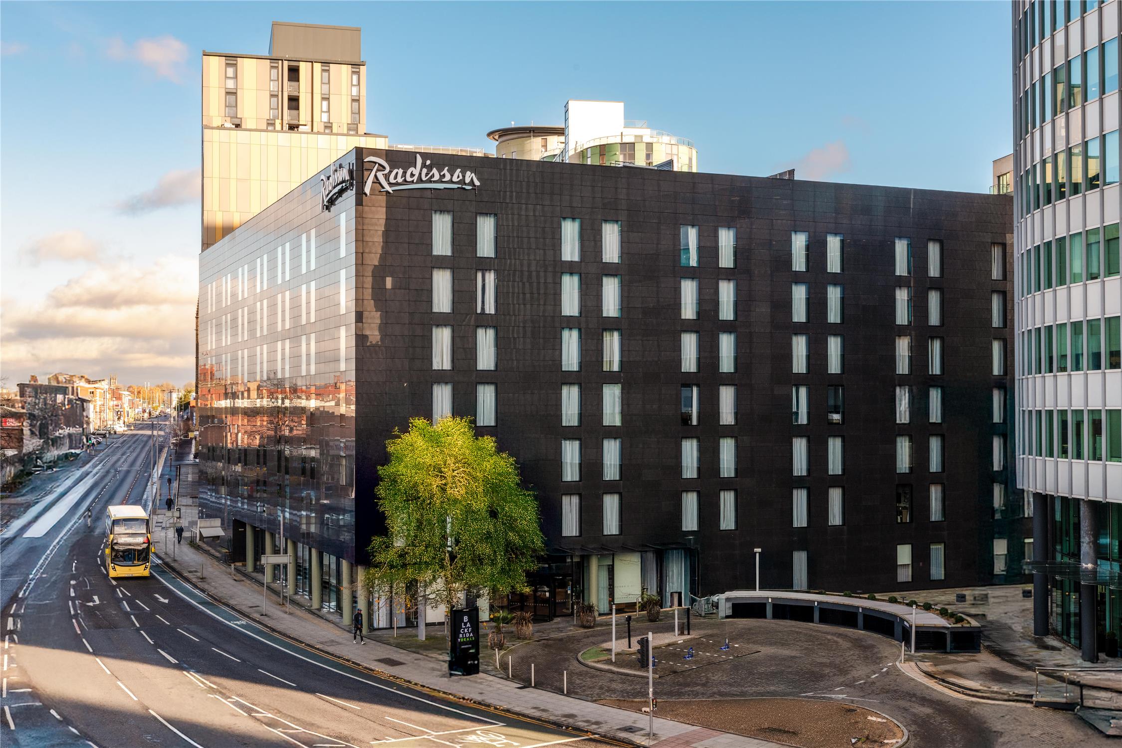 Radisson Hotel Manchester City Centre, A Verified Net Zero Hotel 1