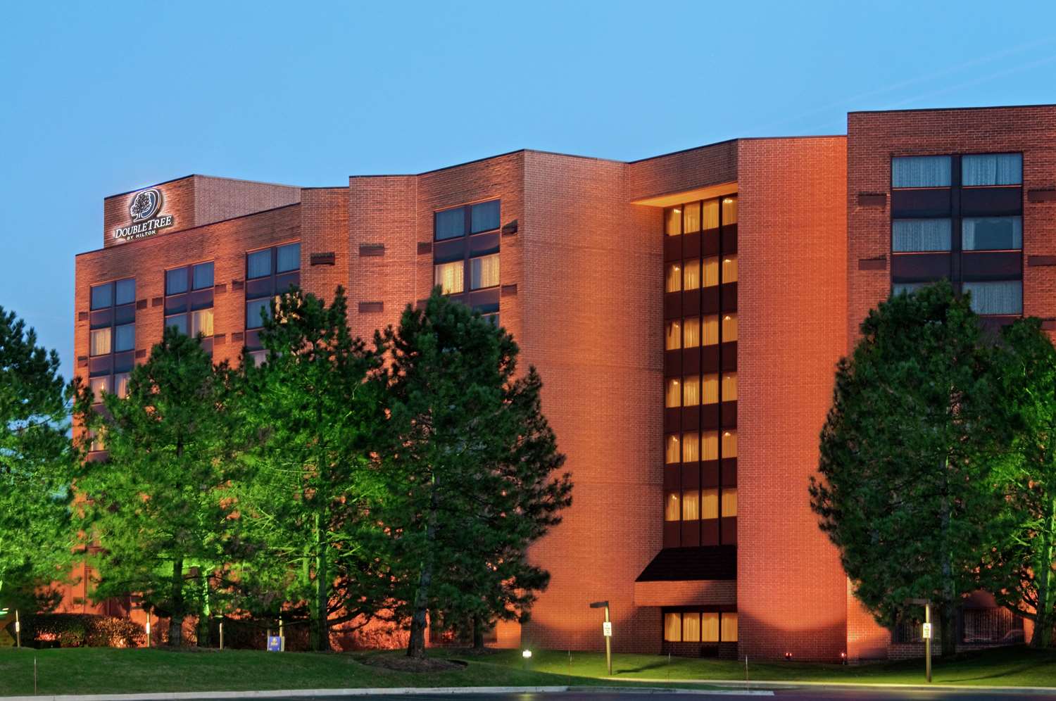 DoubleTree by Hilton Lisle Naperville 1