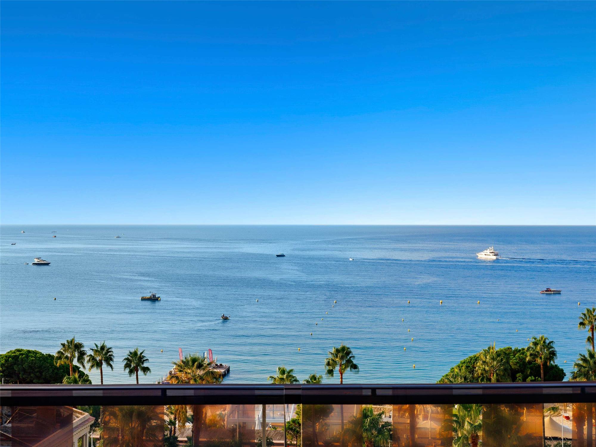 Mondrian Cannes 1