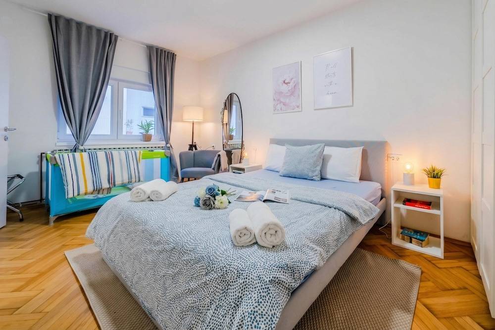 Peaceful Nest In City Center 2