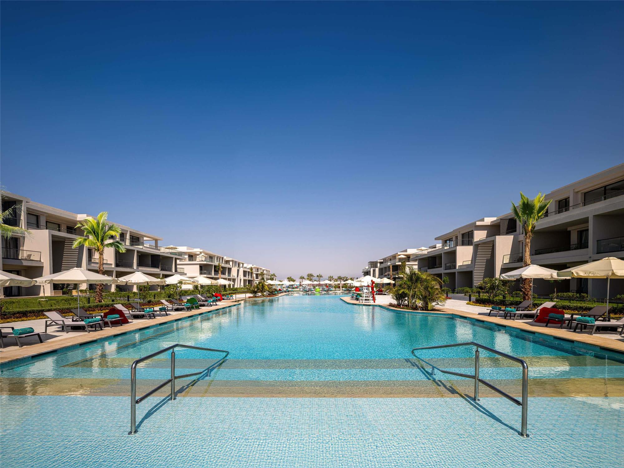 Rixos Premium Magawish Bay View 1