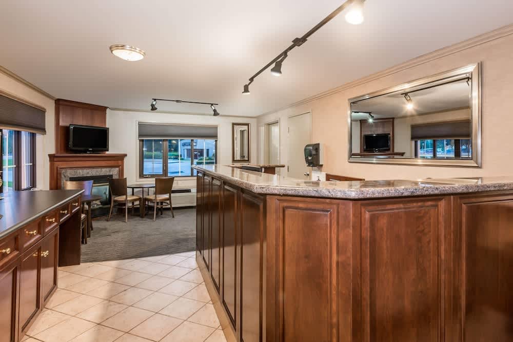 Super 8 by Wyndham Guelph 2