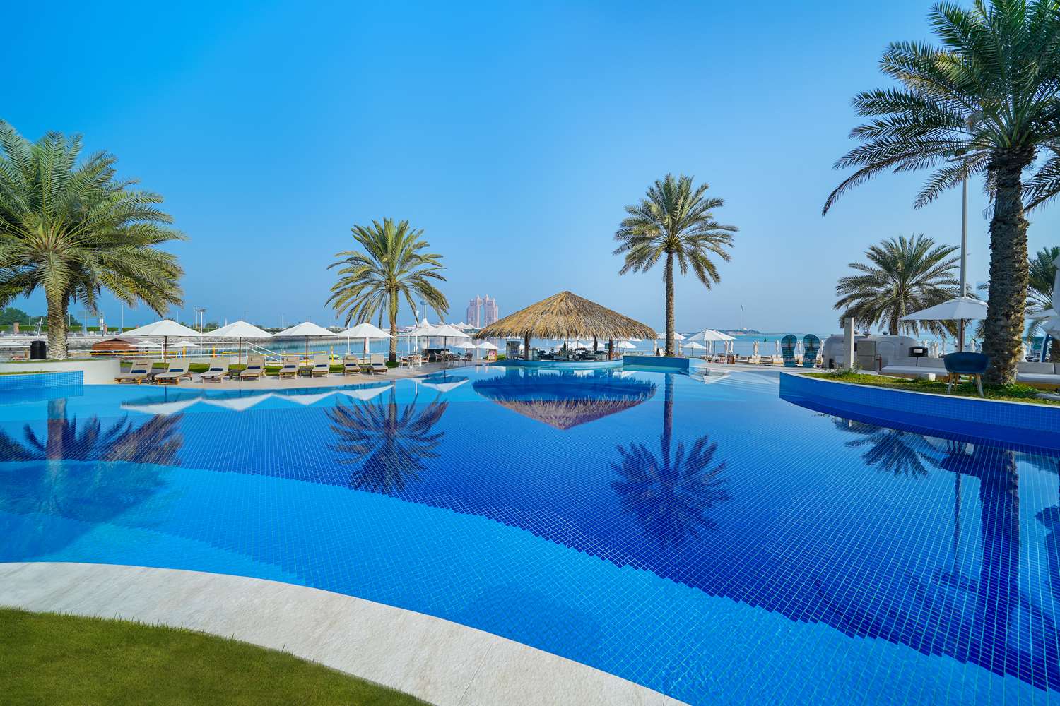 Radisson Blu Hotel & Resort, Abu Dhabi Corniche 1