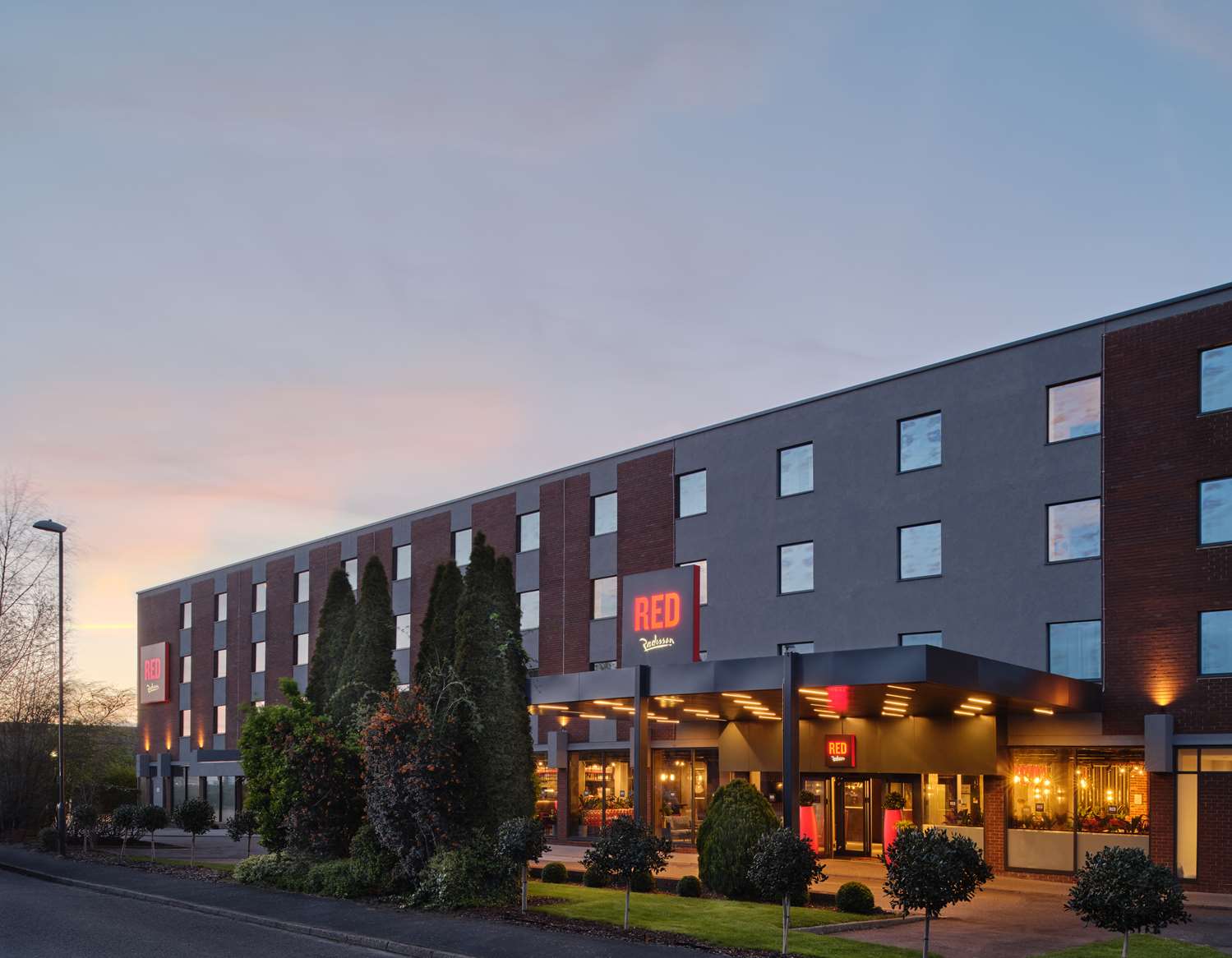 Radisson RED London Gatwick Airport 1