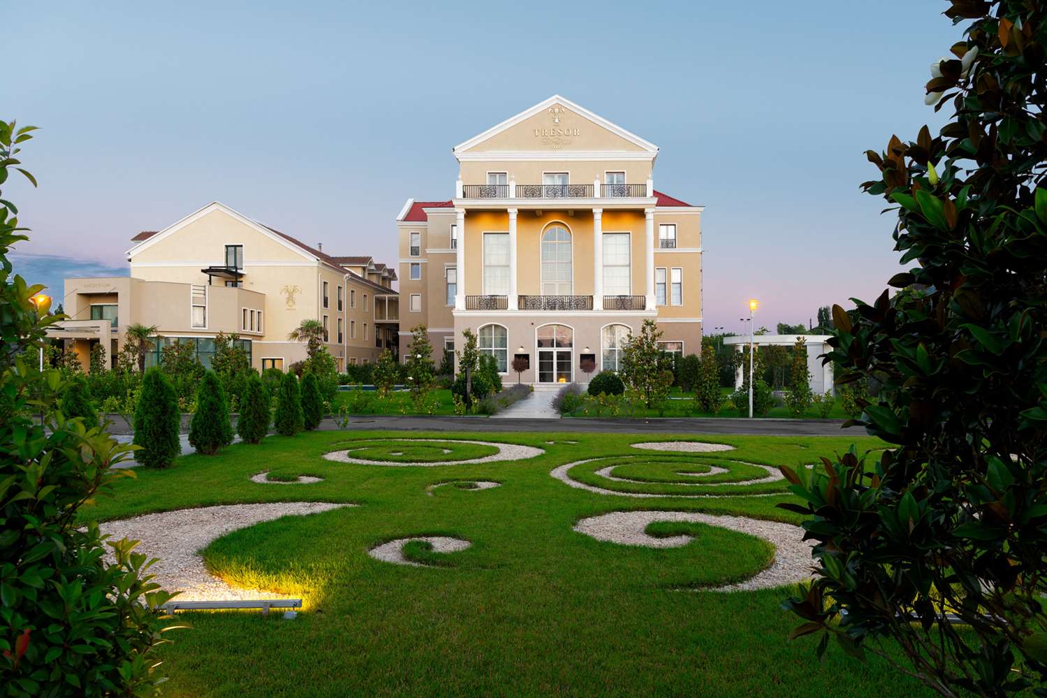 Tresor Le Palais Timisoara, Curio Collection by Hilton 1