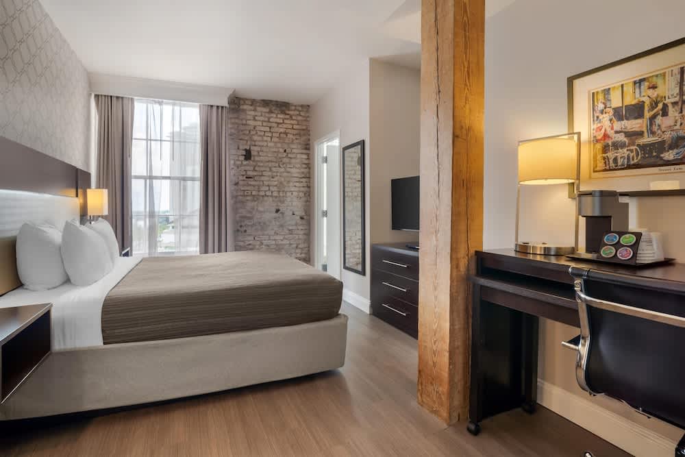 Best Western Plus St. Christopher Hotel 1
