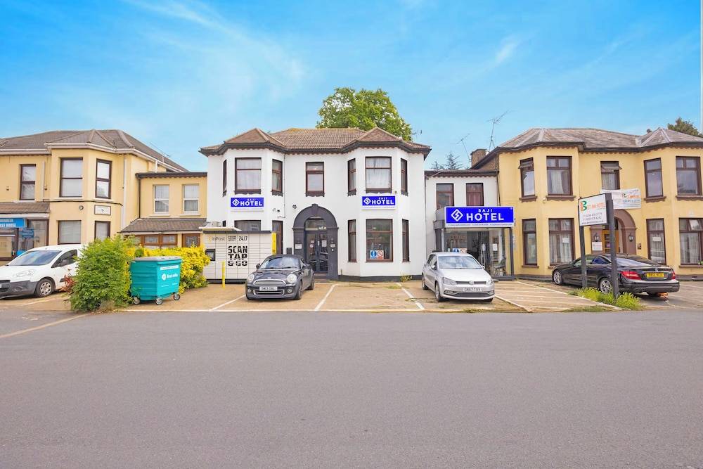 Saji Hotel Ilford 1