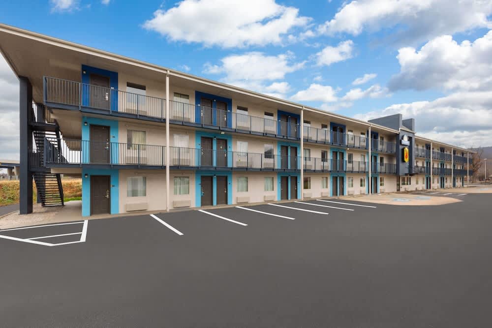 Super 8 by Wyndham Charleston WV 1
