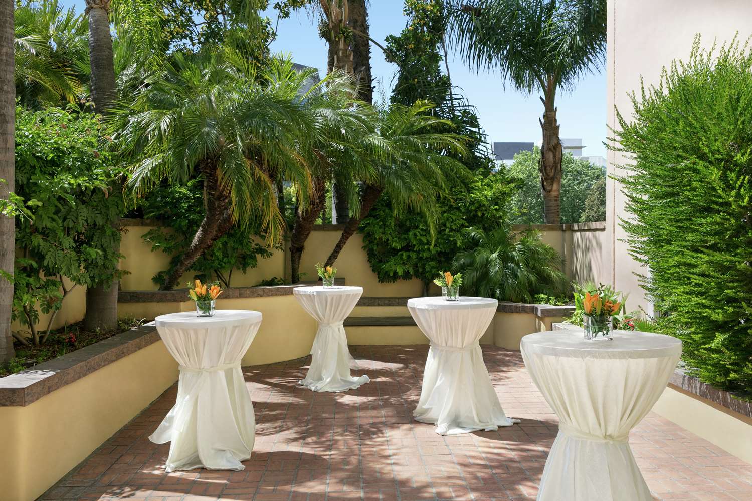 Embassy Suites by Hilton Los Angeles - Downey 2