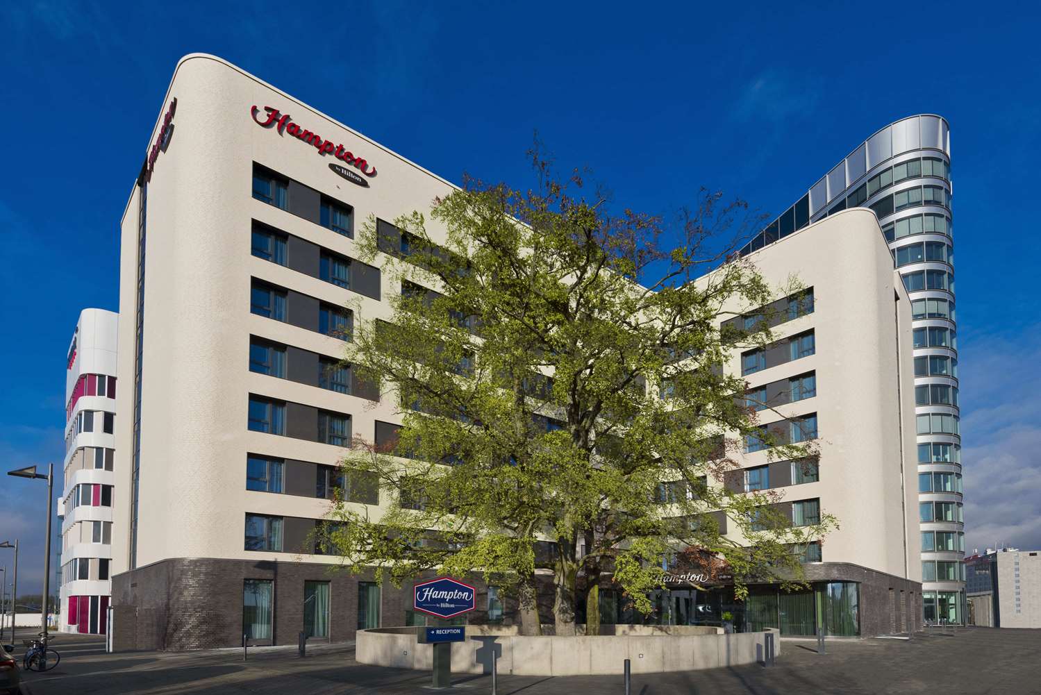 Hampton by Hilton Frankfurt Airport 1