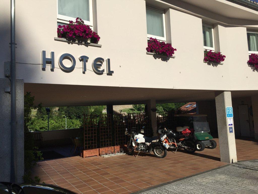 Hotel Parking Miradoiro de Belvís 1