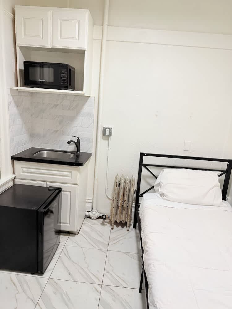 Adrian Hotel 1