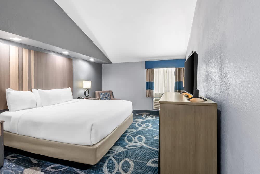 Quality Inn Shawnee North I-40 1