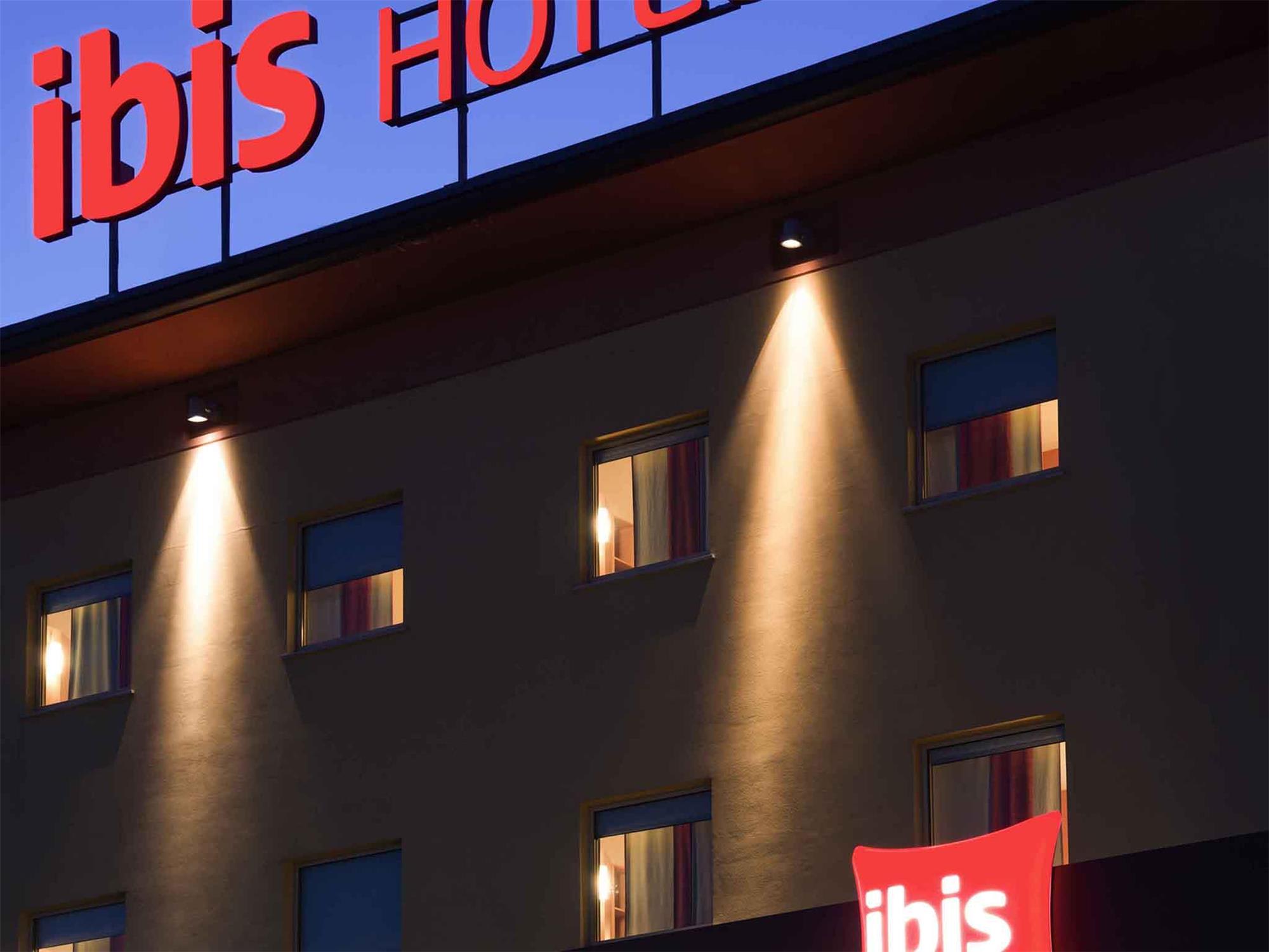 Ibis Como 2