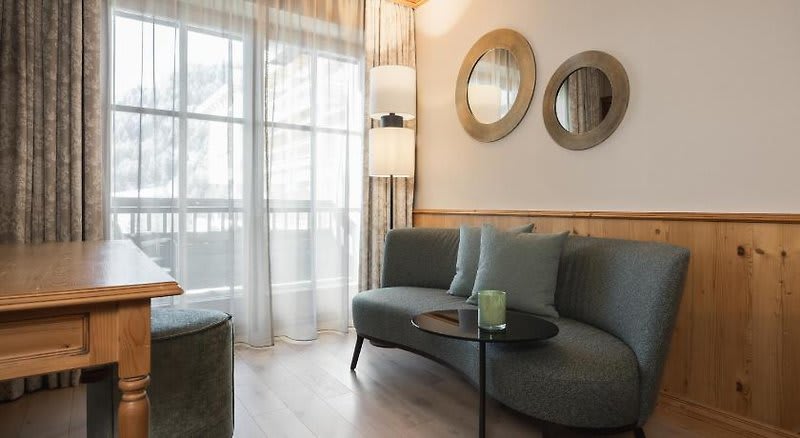Schlosshotel Fiss 1