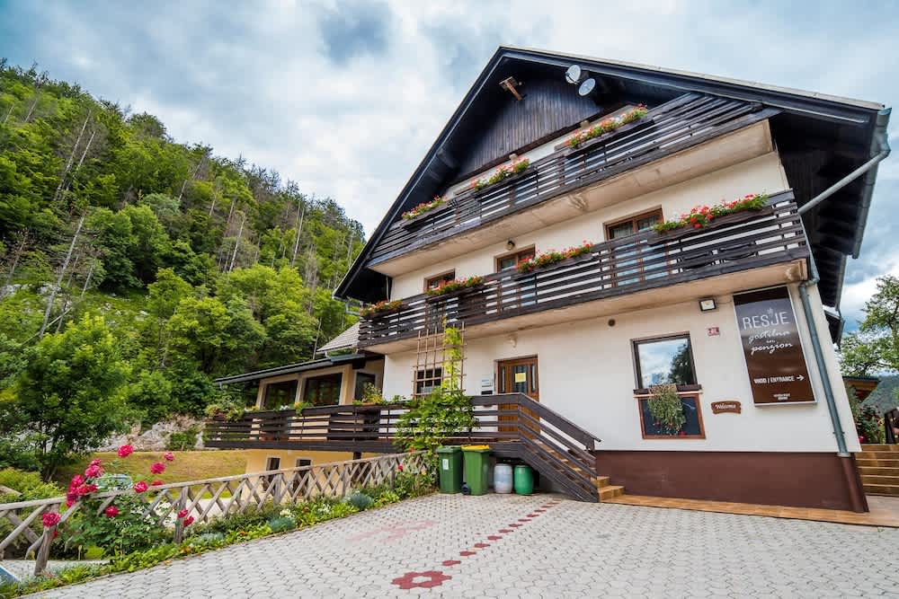 Bed & Breakfast Hisa Resje 1