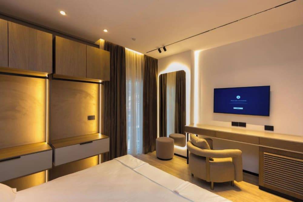 Miramare Apartments 1