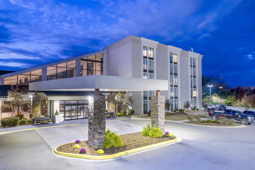 Candlewood Suites - Roanoke Airport 1