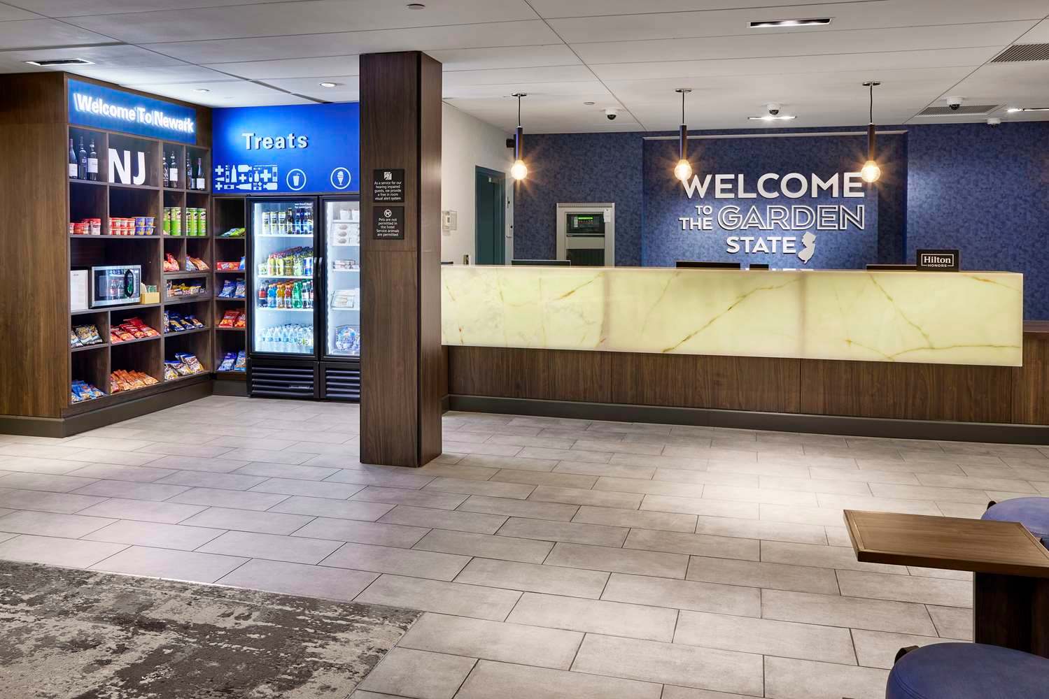 Hampton Inn Newark Airport 2