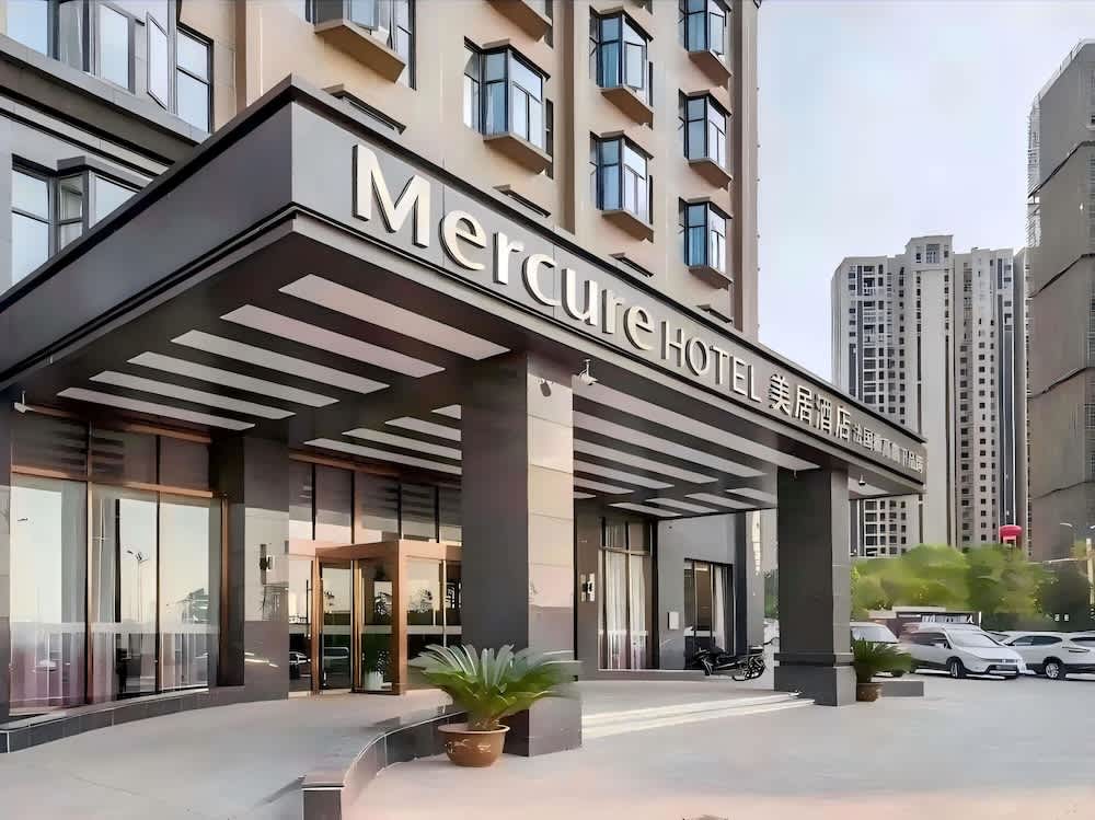 Mercure Wuhan Yangluo 1