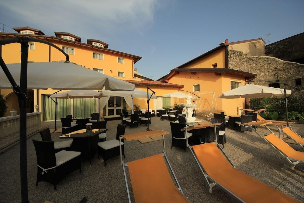 Borgo dei Poeti Romantik Hotel 1