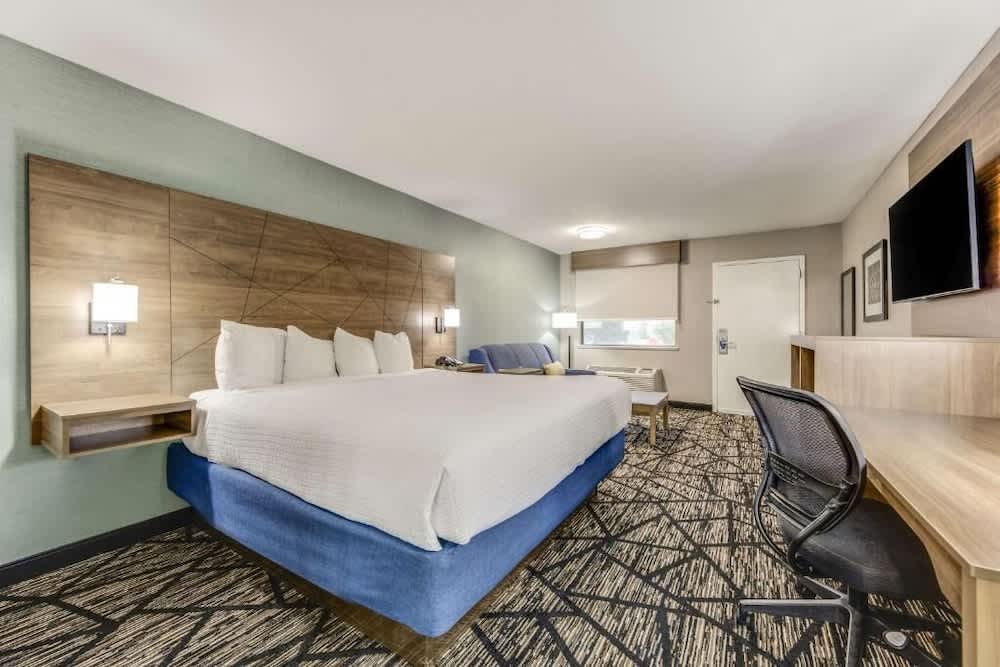 Clarion Pointe 2