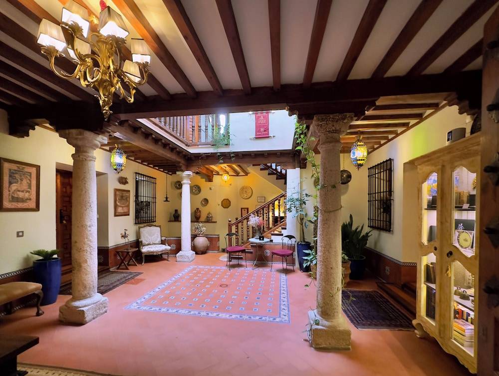 LUX San Miguel 1