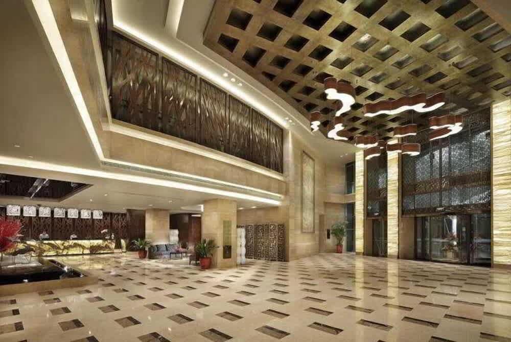 Lake View Hotel 2