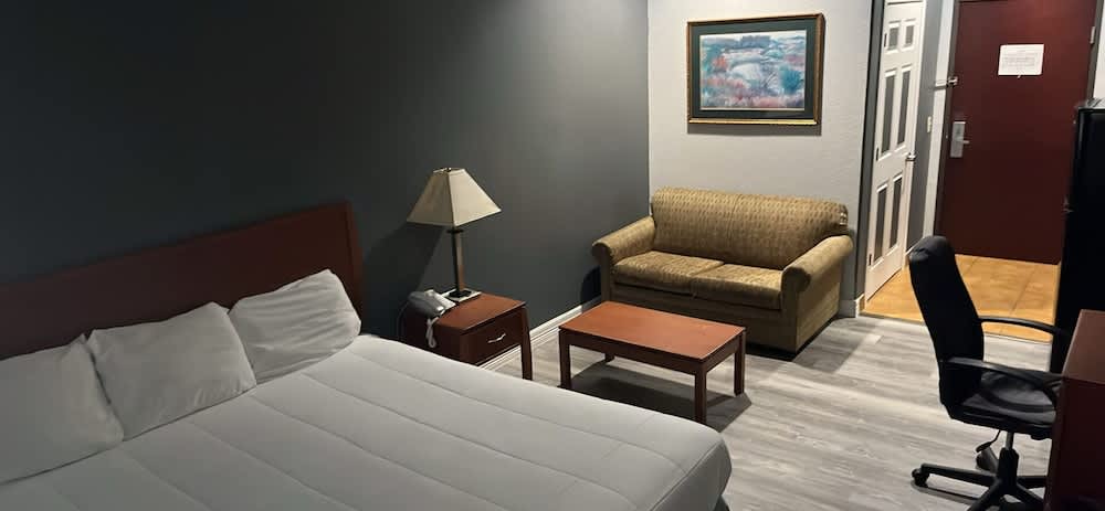 Suburban Studios Clute - Lake Jackson 2