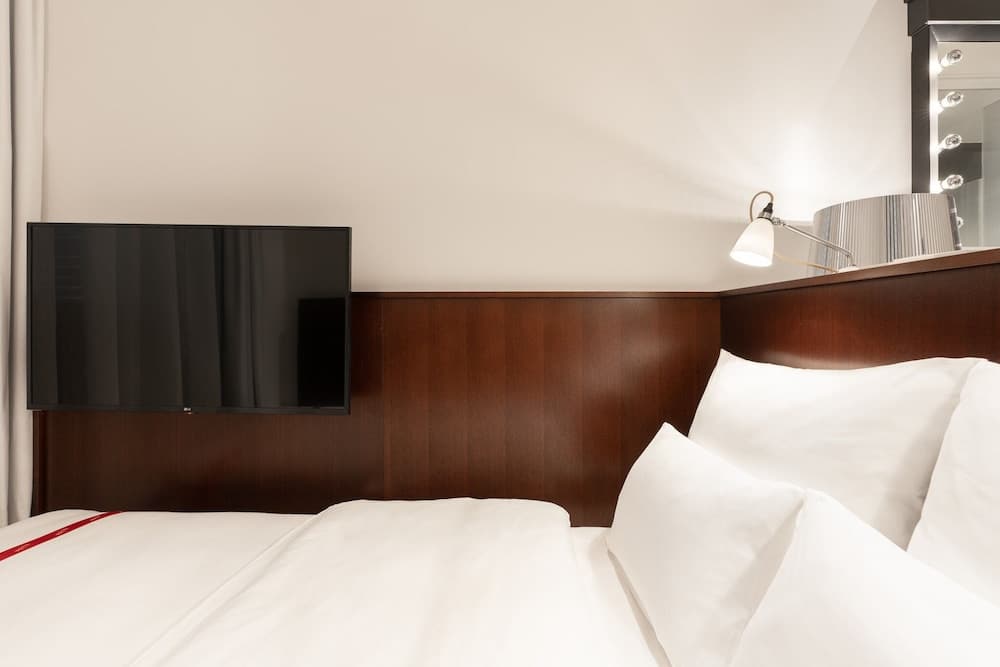 Ruby Lilou Hotel Marseille by IHG 2
