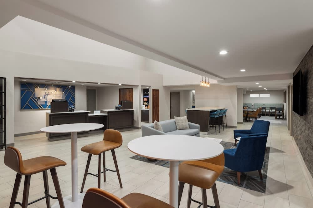 Holiday Inn Express & Suites PASO ROBLES by IHG 2