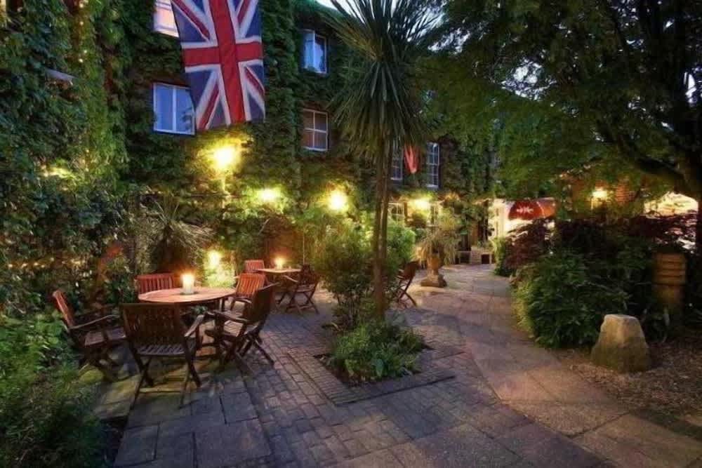 Mercure Salisbury White Hart Hotel & Apartments 2