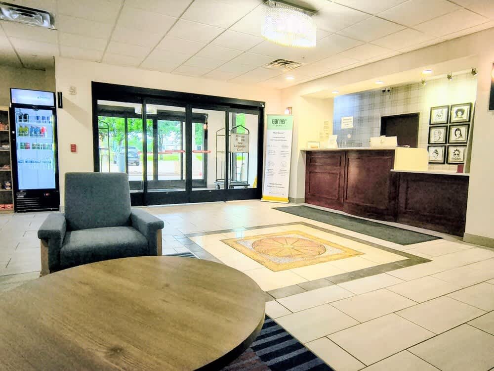 Grander Inn & Suites by IHG 2